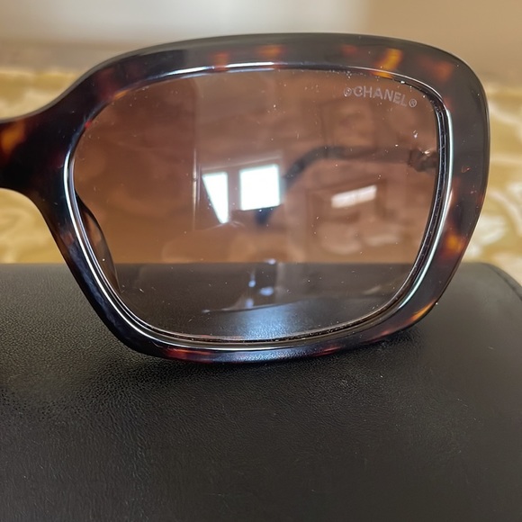 CHANEL sunglasses - Picture 2 of 5